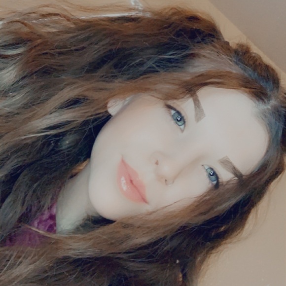 Meet your Posher, Caroline - Picture 1 of 1